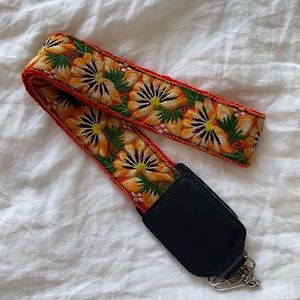 Nena & Co 39” orange strap